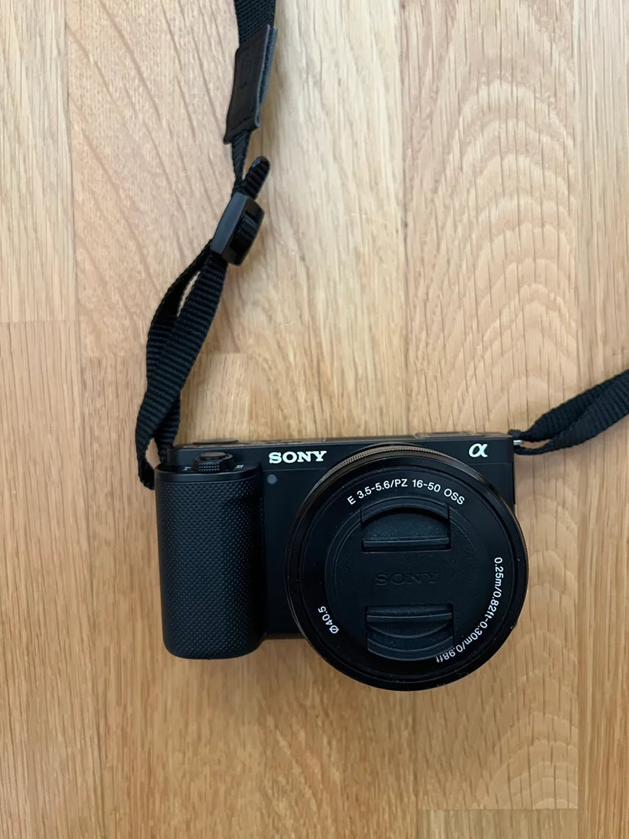 Sony ZV-E10 Kamera-Set mit 16-50 mm OSS + Sigma 30 mm F1.4