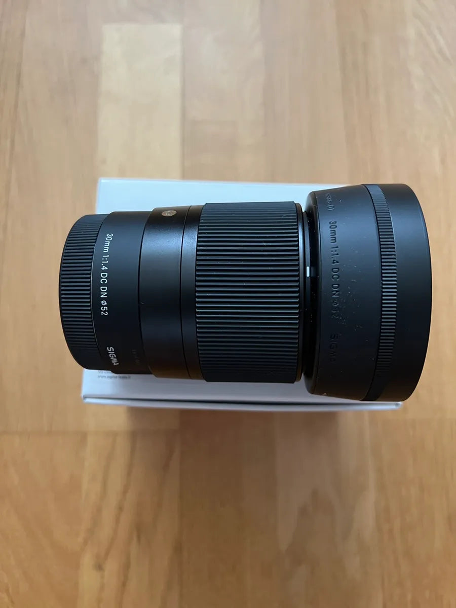 Sony ZV-E10 Kamera-Set mit 16-50 mm OSS + Sigma 30 mm F1.4