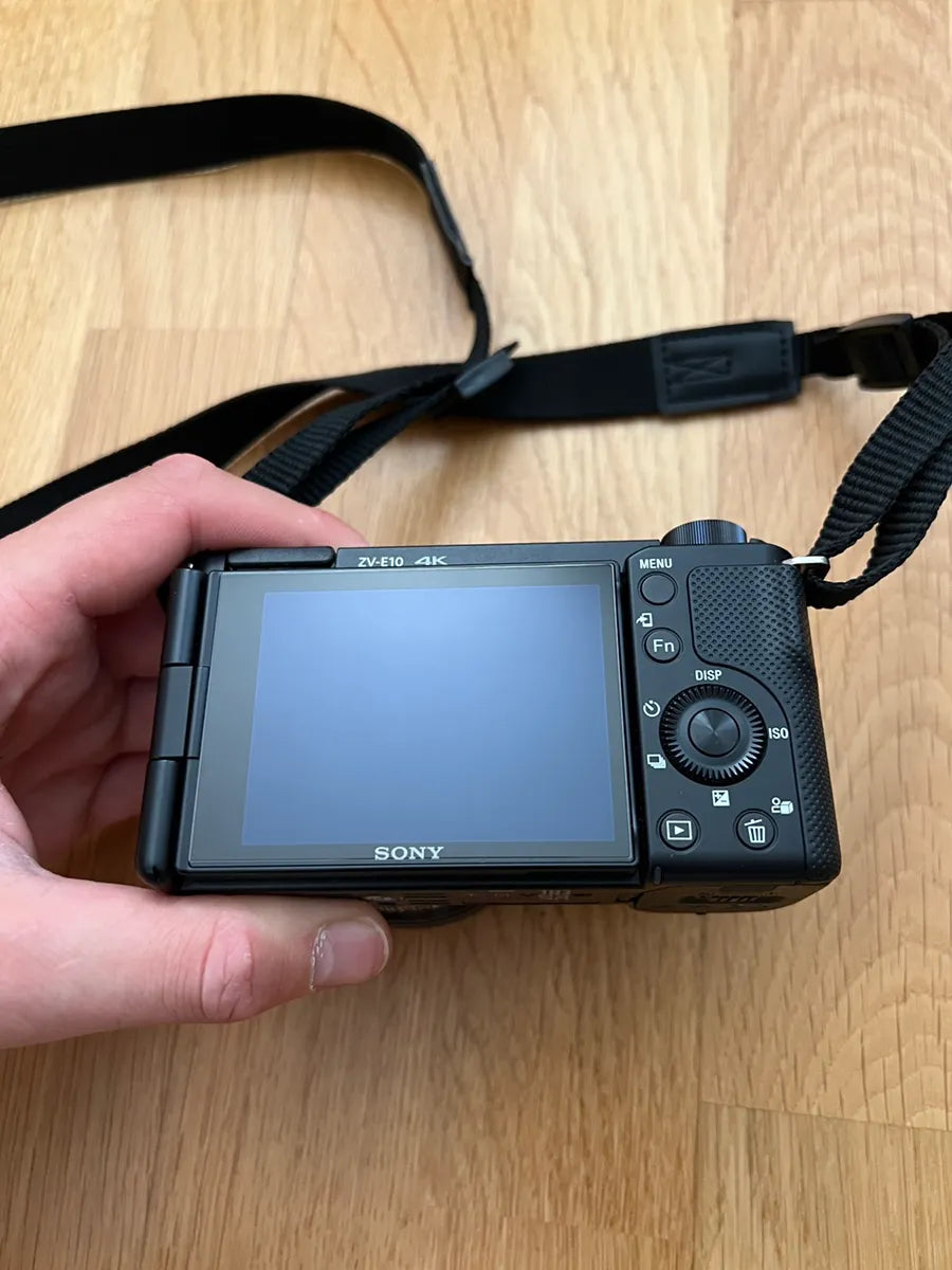 Sony ZV-E10 Kamera-Set mit 16-50 mm OSS + Sigma 30 mm F1.4