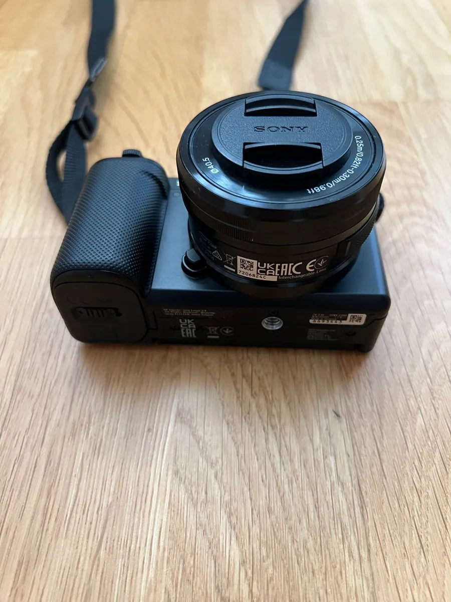 Sony ZV-E10 Kamera-Set mit 16-50 mm OSS + Sigma 30 mm F1.4
