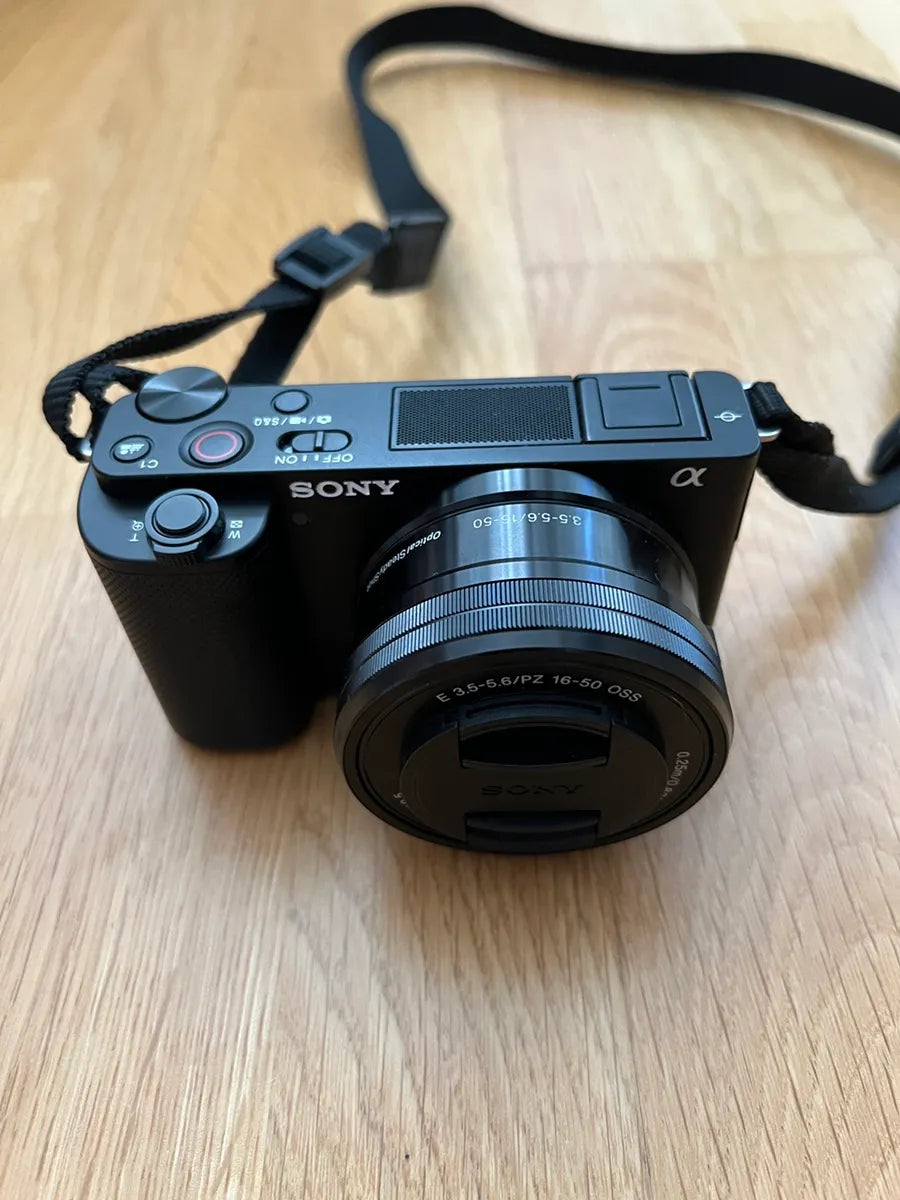 Sony ZV-E10 Kamera-Set mit 16-50 mm OSS + Sigma 30 mm F1.4