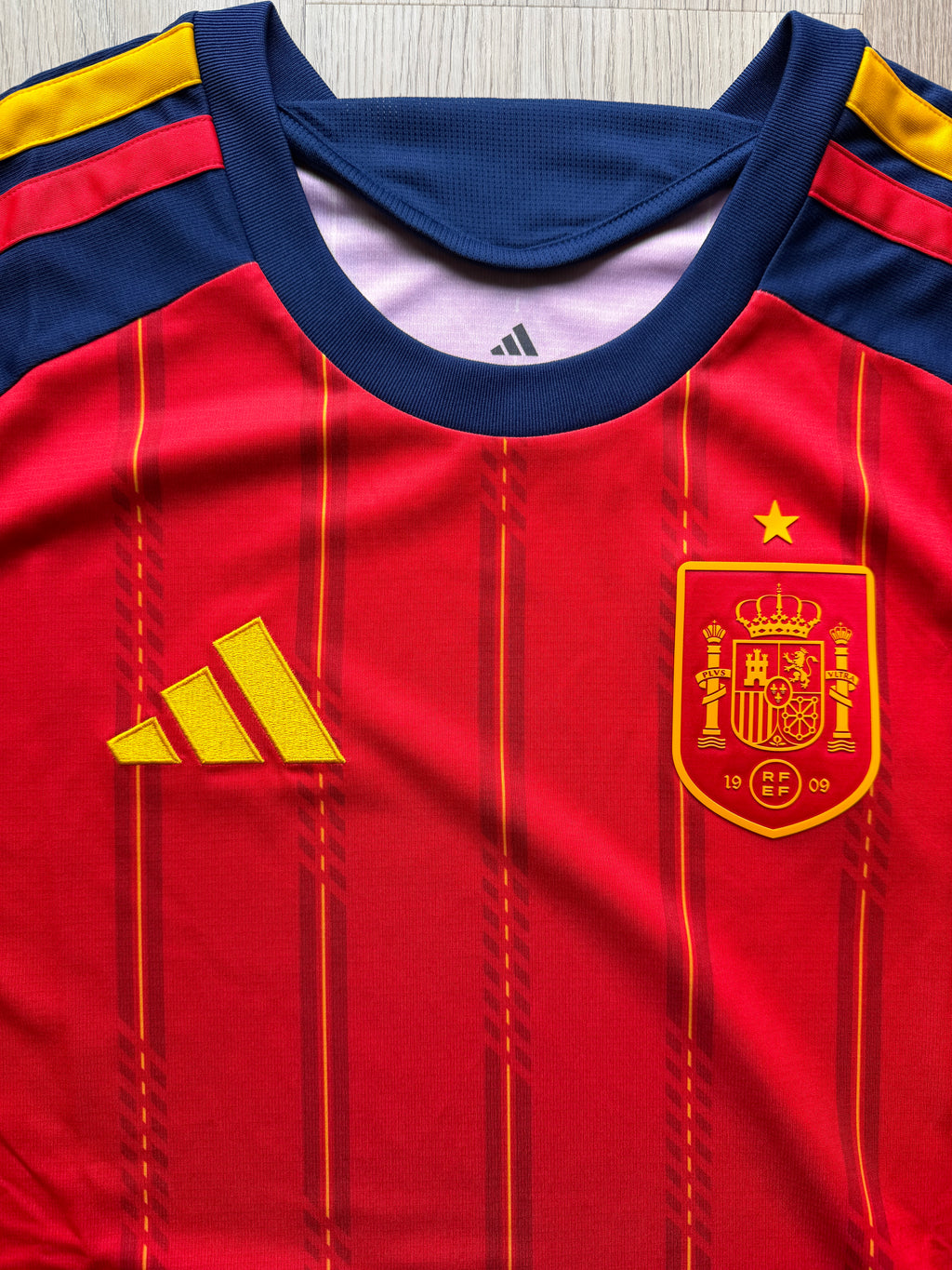 ADIDAS SPANIEN HEIMTRIKOT WM26 NEU