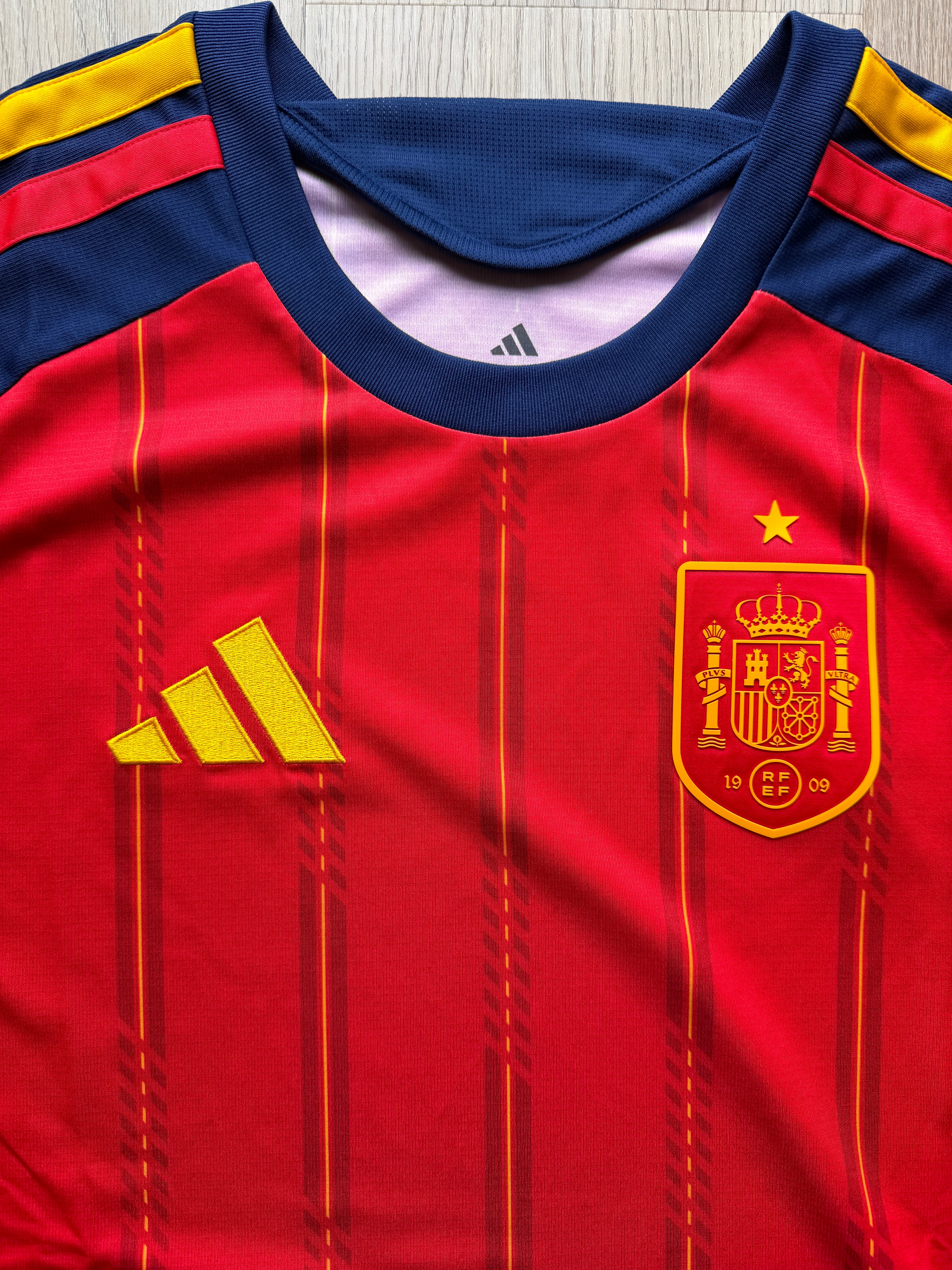 ADIDAS SPANIEN HEIMTRIKOT WM26 NEU